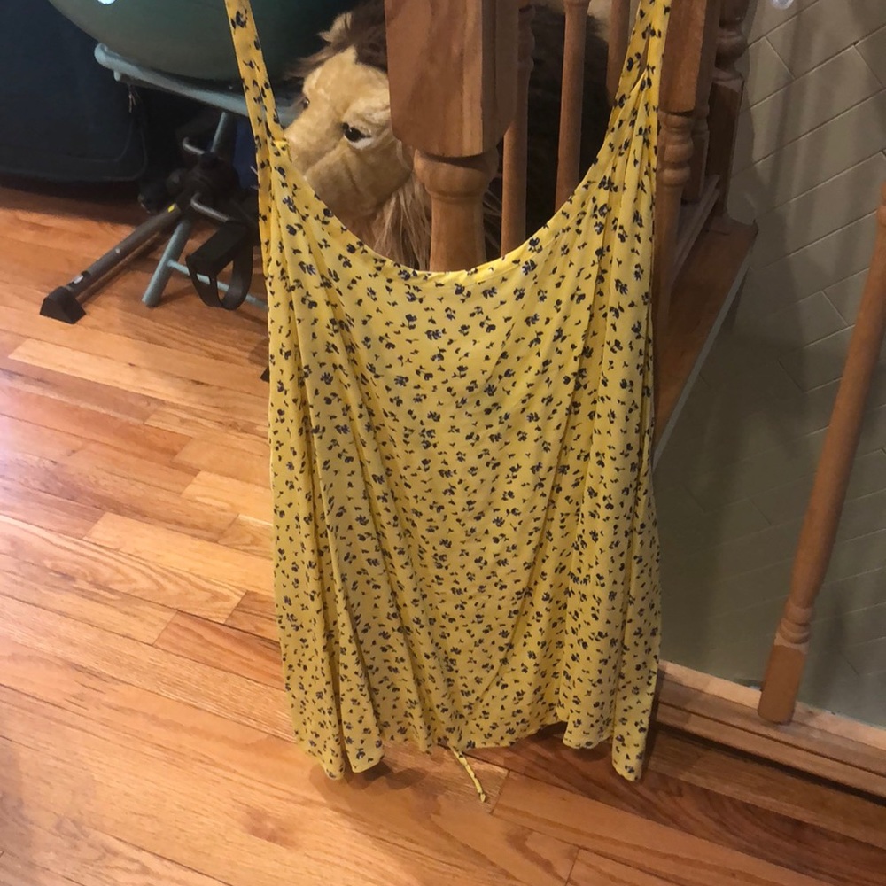 Yellow tank with blue flowers